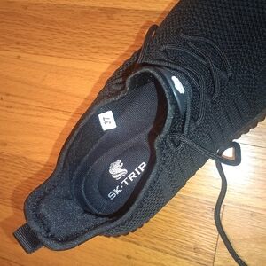 Black Sneakers with Modern Design and Breathable Upper